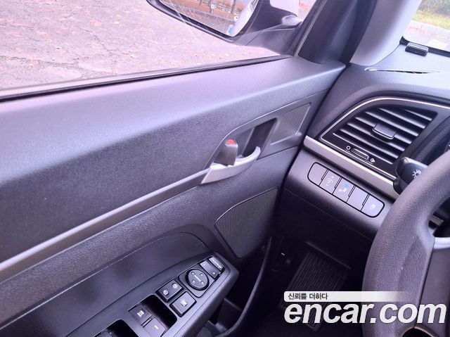 Hyundai AVANTE 2017 — photo 8