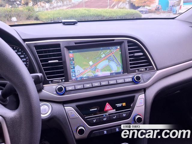 Hyundai AVANTE 2017 — photo 9