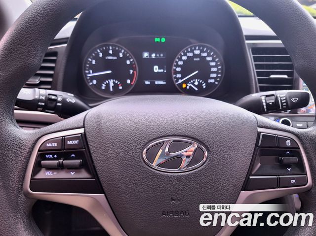 Hyundai AVANTE 2017 — photo 10