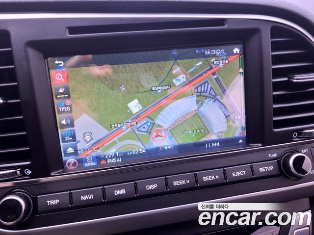 Hyundai AVANTE 2017 — photo 12