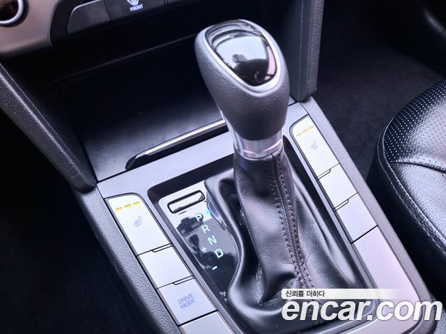 Hyundai AVANTE 2017 — photo 14