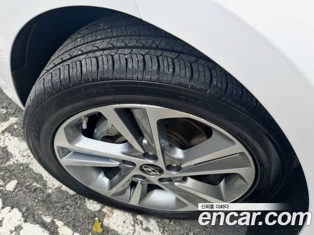 Hyundai AVANTE 2017 — photo 19