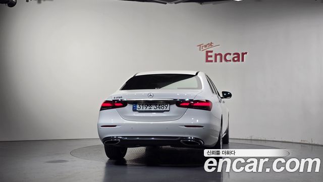 Mercedes-Benz E-Class 2021 — photo 4