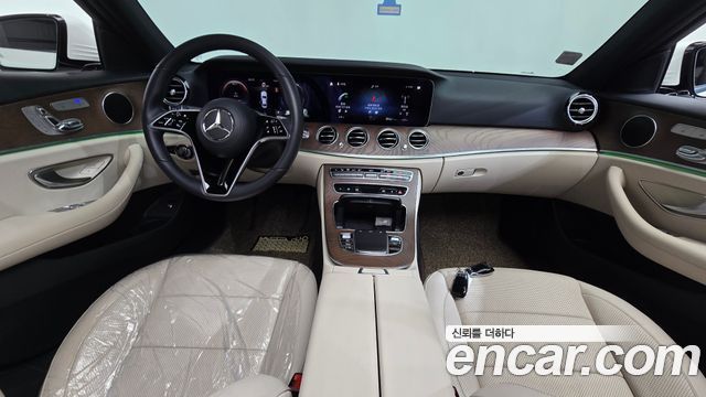 Mercedes-Benz E-Class 2021 — photo 10