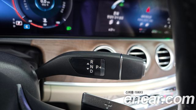 Mercedes-Benz E-Class 2021 — photo 12