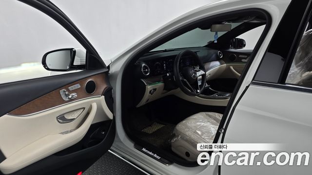 Mercedes-Benz E-Class 2021 — photo 13