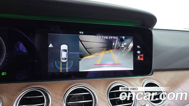 Mercedes-Benz E-Class 2021 — photo 20