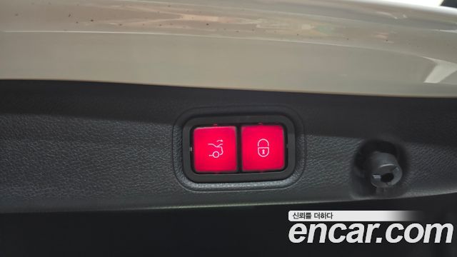 Mercedes-Benz E-Class 2021 — photo 23