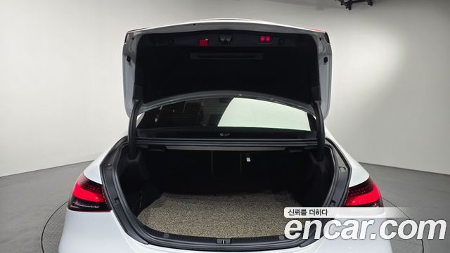 Mercedes-Benz E-Class 2021 — photo 24