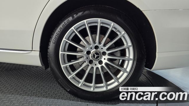Mercedes-Benz E-Class 2021 — photo 7