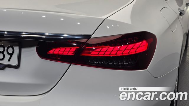 Mercedes-Benz E-Class 2021 — photo 9