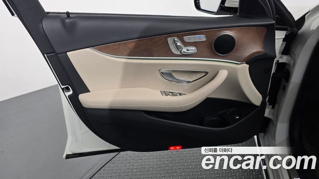 Mercedes-Benz E-Class 2021 — photo 14