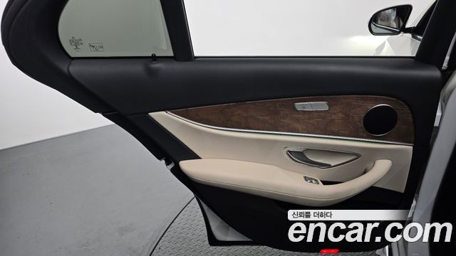 Mercedes-Benz E-Class 2021 — photo 15