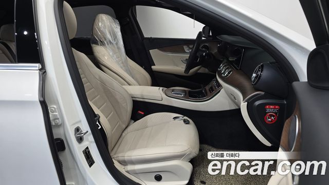 Mercedes-Benz E-Class 2021 — photo 16