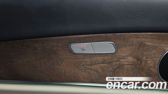 Mercedes-Benz E-Class 2021 — photo 29