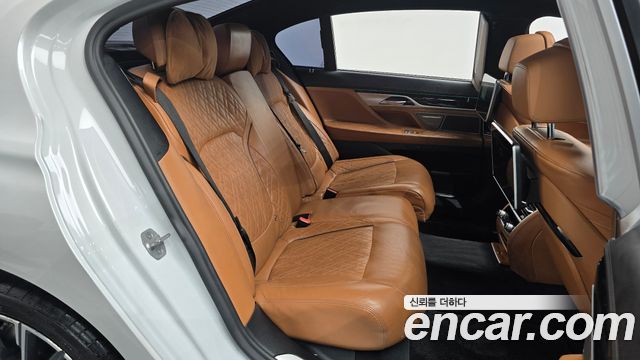 BMW 7-Series 2020 — photo 17