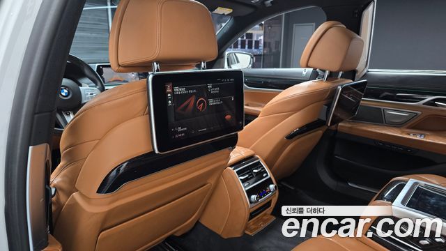 BMW 7-Series 2020 — photo 18