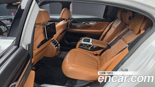 BMW 7-Series 2020 — photo 19