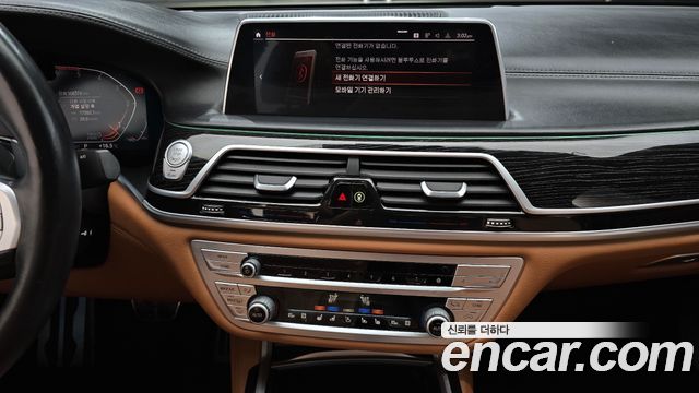 BMW 7-Series 2020 — photo 21