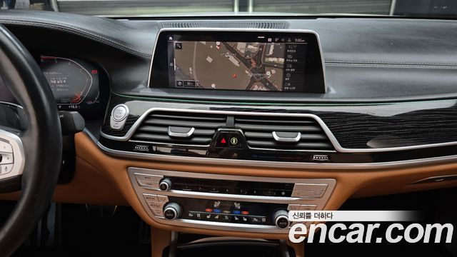 BMW 7-Series 2020 — photo 24