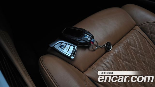 BMW 7-Series 2020 — photo 25