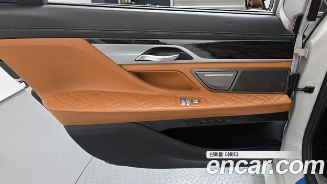 BMW 7-Series 2020 — photo 15