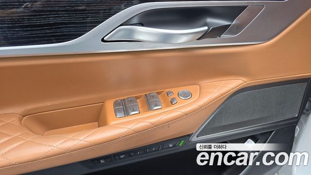BMW 7-Series 2020 — photo 33