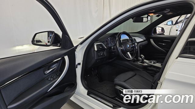 BMW 3-Series 2018 — photo 10