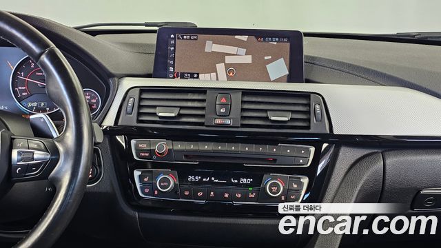 BMW 3-Series 2018 — photo 14