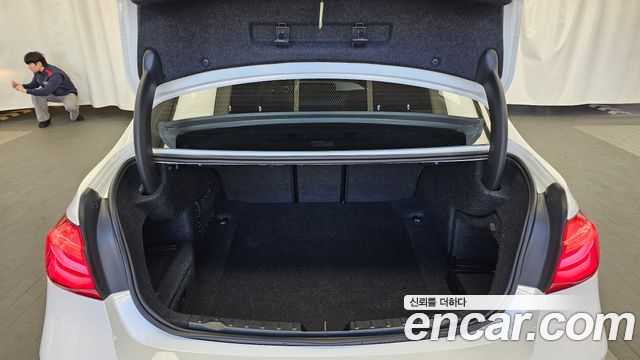 BMW 3-Series 2018 — photo 20