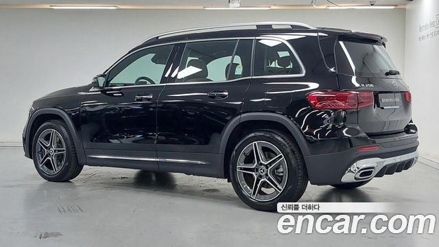Mercedes-Benz GLB-Class 2026 — photo 2