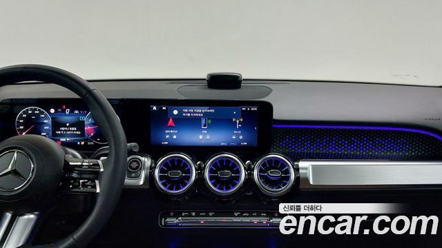 Mercedes-Benz GLB-Class 2026 — photo 16