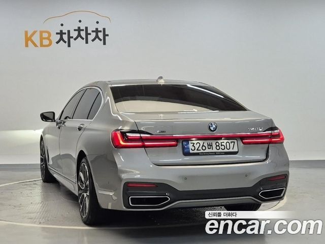 BMW 7-Series 2022 — photo 2