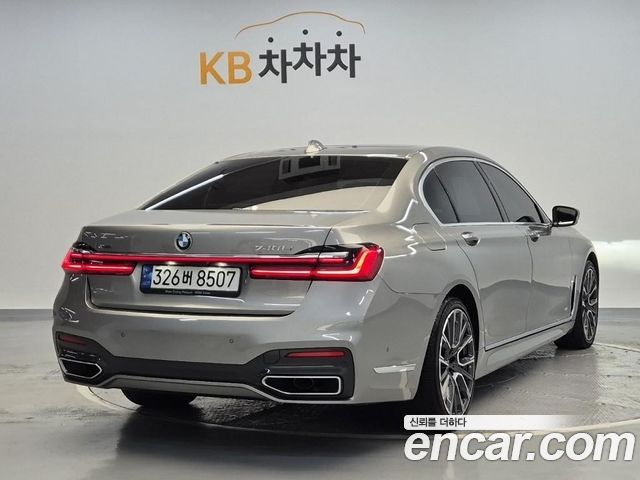 BMW 7-Series 2022 — photo 3