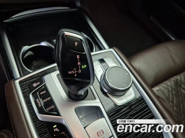 BMW 7-Series 2022 — photo 8