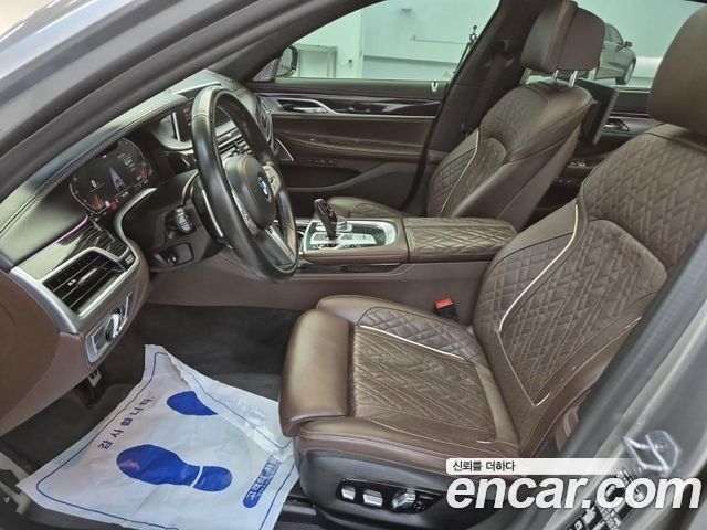 BMW 7-Series 2022 — photo 11
