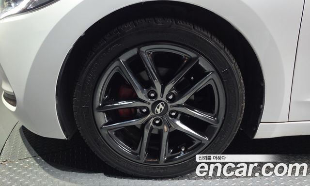 Hyundai AVANTE 2016 — photo 5