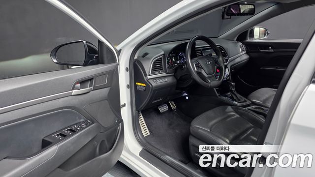Hyundai AVANTE 2016 — photo 13