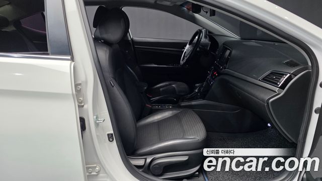 Hyundai AVANTE 2016 — photo 17