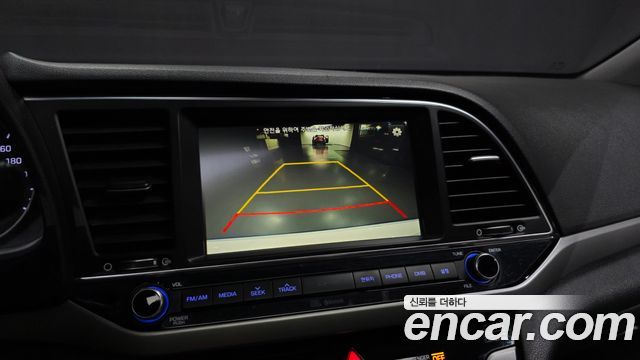 Hyundai AVANTE 2016 — photo 21