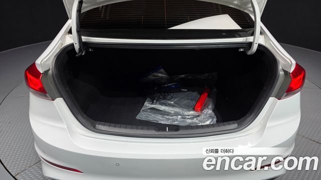 Hyundai AVANTE 2016 — photo 26