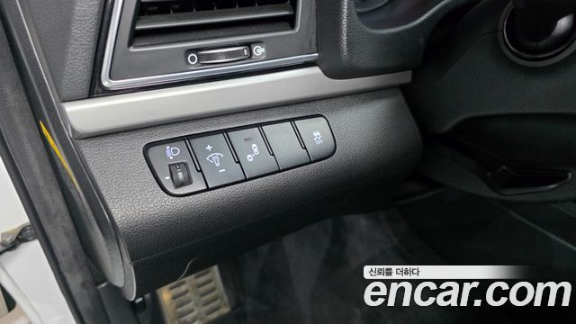 Hyundai AVANTE 2016 — photo 28