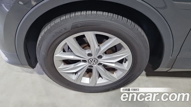 Volkswagen Tiguan 2020 — photo 18