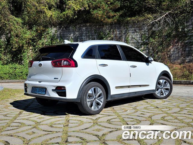 Kia Niro 2019 — photo 2