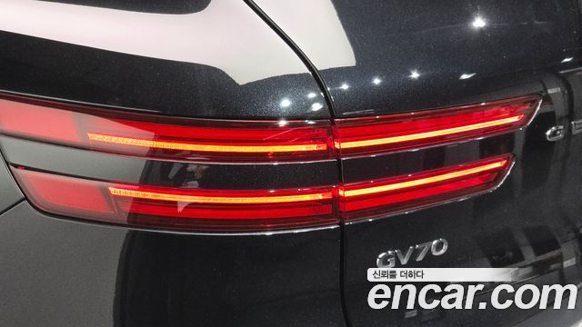 Genesis GV70 2023 — photo 9