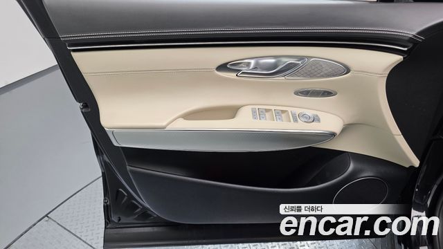 Genesis GV70 2023 — photo 14