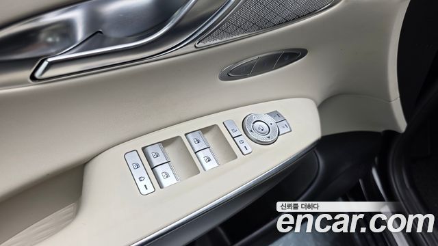 Genesis GV70 2023 — photo 27