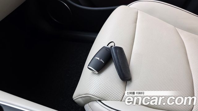 Genesis GV70 2023 — photo 28