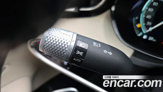 Genesis GV70 2023 — photo 29