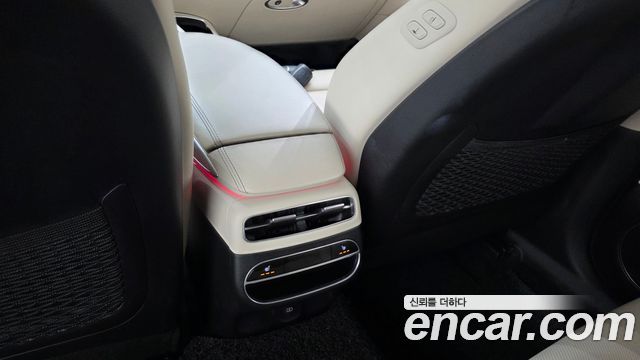 Genesis GV70 2023 — photo 32